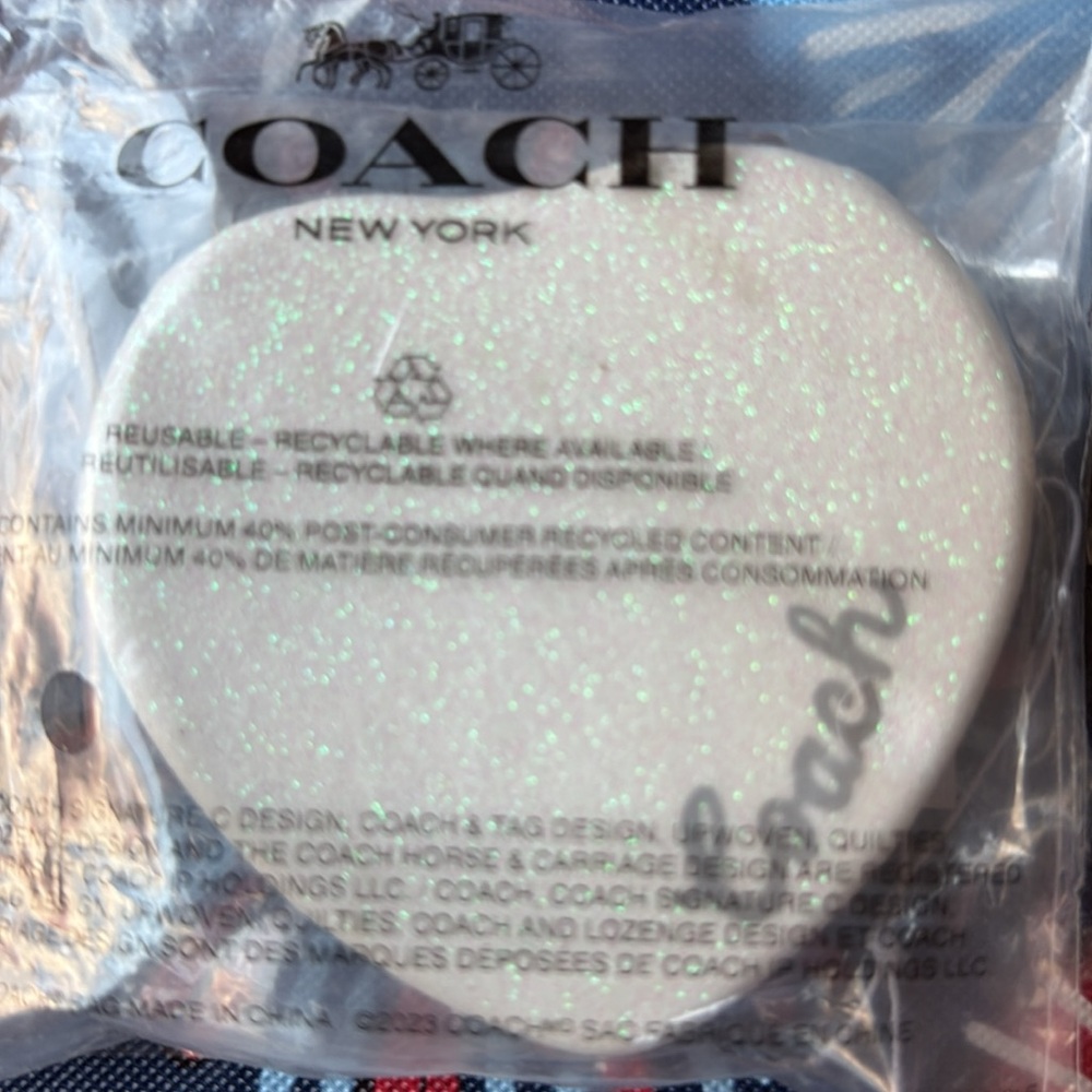 🪞🤍🪞Coach Glittery White Heart Compact Mirror 🪞🤍🪞 NWT 🪞🤍🪞 - Picture 5 of 16